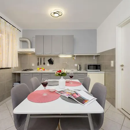 Daire Gemuetliche 5 By Interhome