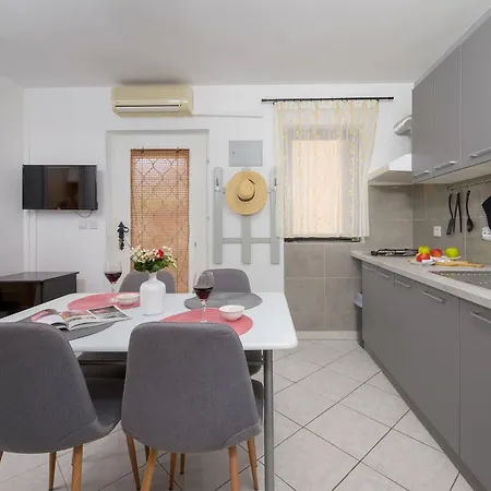 Daire Gemuetliche 5 By Interhome