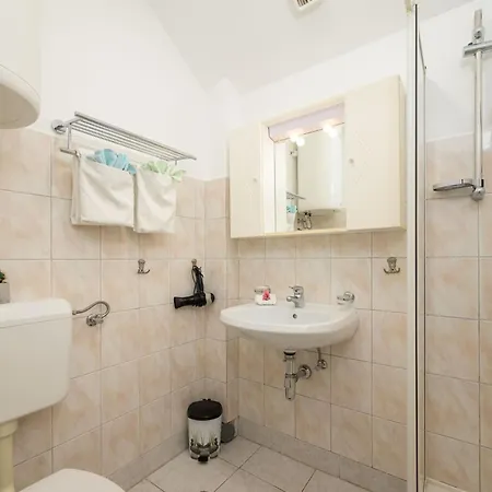 Gemuetliche 5 By Interhome