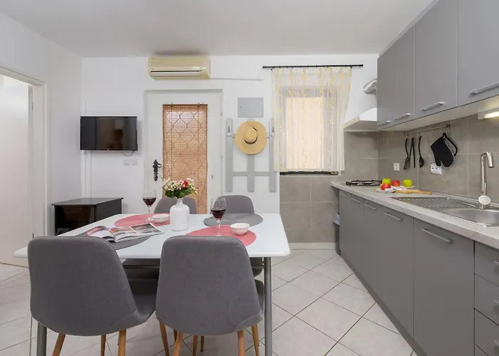 Apartman Gemuetliche 5 By Interhome