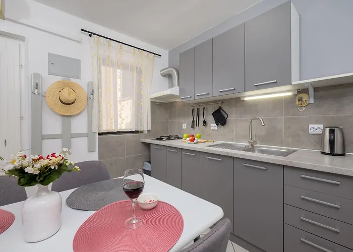 Gemuetliche 5 By Interhome Apartman Stinjan