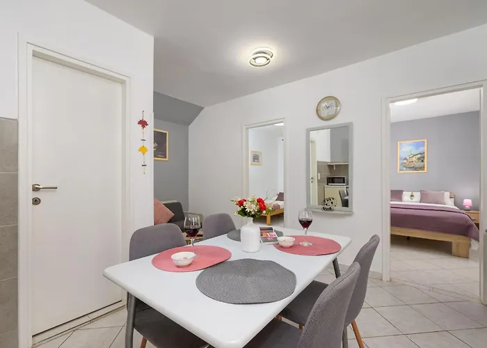 아파트 Gemuetliche 5 By Interhome 스틴잔